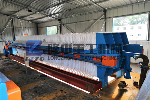 板框壓濾機設備廠家--隆中重工帶你分析污泥處理行業(yè)前景